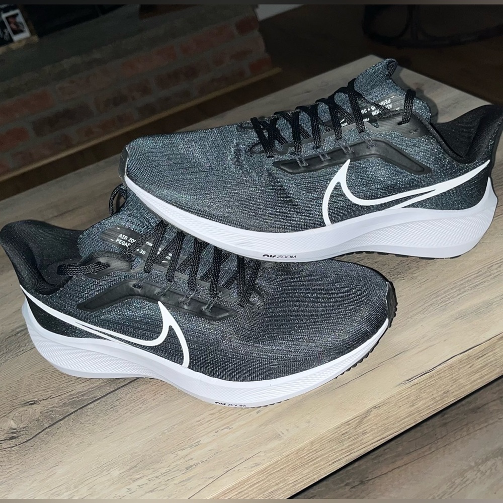 Nike Air Zoom Pegasus 37 4E Wide Shoes